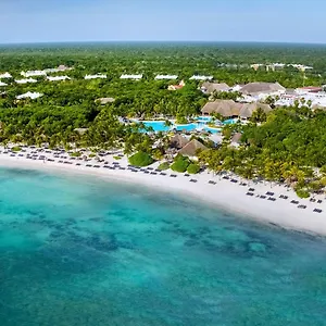 Grand Palladium Colonial & Resort